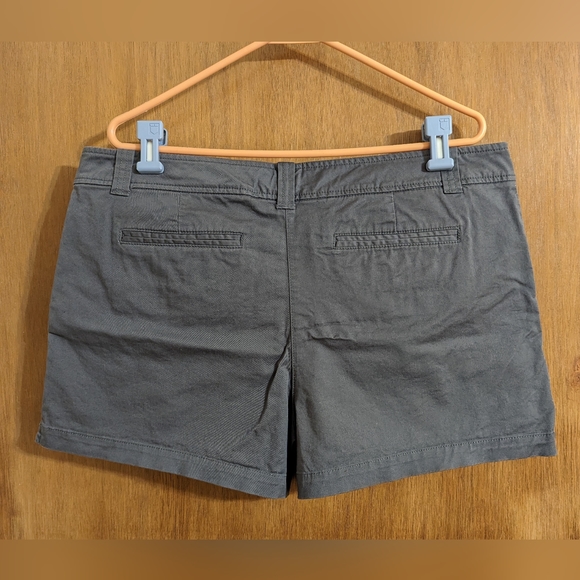 💥 5 for 25 💥 New York & Company ⚡size 16 shorts⚡ color grey 🩶 - Picture 2 of 7
